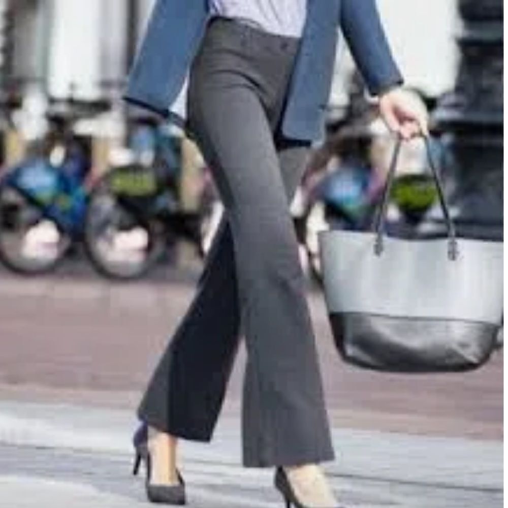 EUC SMALL LONG BETABRAND STRAIGHT LEG GRAY PINSTRIPED DRESS PANT/ YOGA PANT